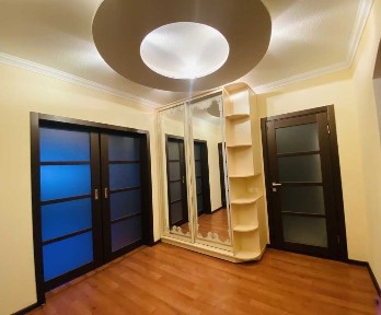 Київ, Бориса Гмирі вул., 9В