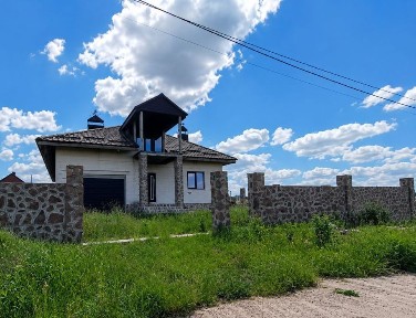 Продаж затишного будинку