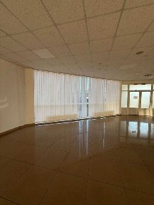 Офіс з виглядом на парк. Своя парковка, 800 долларів за м. кв.