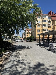 Оренда фасадного комерційного нежитлового приміщення на Соборну. ЖК Київський маєток з ремонтом. 45 квадратних метрів.