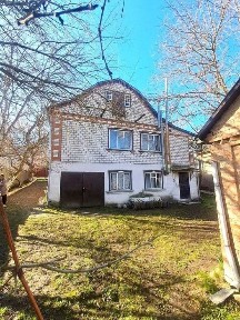 Будинок з гаражом та времянкою. ЛІтня кухня. Свій великий ставок.