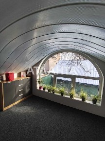 Двухуровневая квартира с отдельным двором рядом с центром