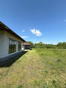 Продається будинок біля озера