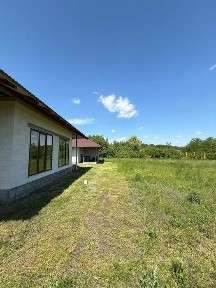 Продається будинок біля озера
