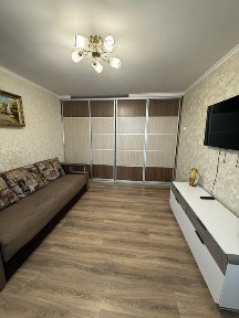 2-кімнатна чешка в центрі | 3 поверх | Меблі та техніка | Паркомісце