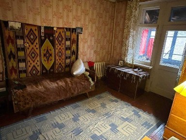 Продає 3-кімн сталінка на Червоній