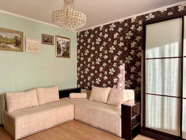 Здається 2-кімнатна квартира, вул. Ахматової, без комісійних.