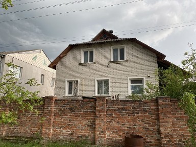 Добротний цегляний будинок 120 м² з підвалом, гаражем та газом на 12 сотках. Слобода