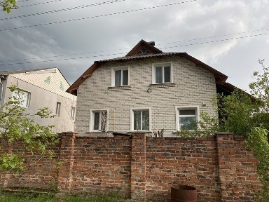 Добротний цегляний будинок 120 м² з підвалом, гаражем та газом на 12 сотках. Слобода