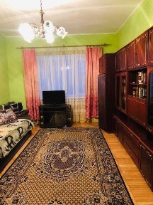 Частина будинку в центрі міста!