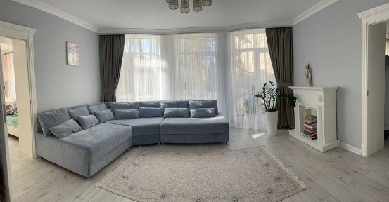 Продаж 3кім. гарний ремонт низький поверх ж/к <a href='/newbuilding/361/view/zk-caika'>Чайка</a> вул. Лобановського