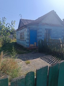Пів будинку під ремонт в зручному місці