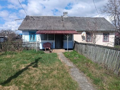 Пів будинку в затишному місці
