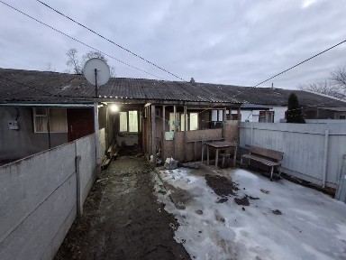 КВАРТИРА на землі з власним двором