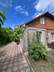 Продається півбудинку по вул. Гостинній