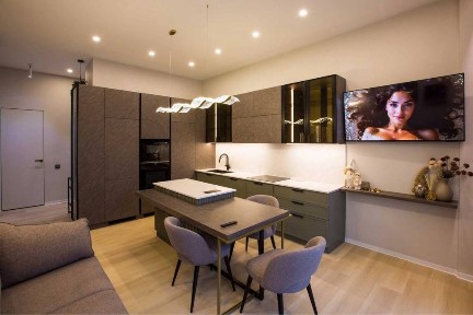 Продаж кваритири з 2 терасами поруч з центром, вул. Собранецька