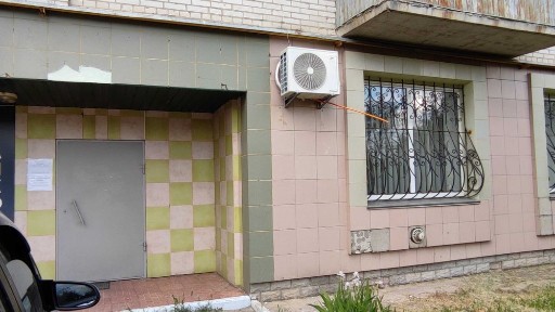 Нежитлове фасадне приміщення. вул Польова, 42