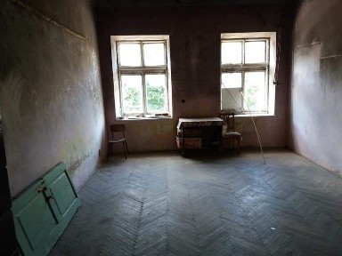 Власник. Прод 1 кім кварт 35 м2 Стрий вікна виходять на Майдан Ринок Приват Банк