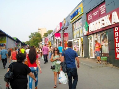 м. Холодная Гора. Магазин рядом с выходом из метро
