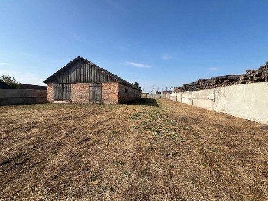 Нежитлове приміщення 220 мкв на ділянці 1,6 га. Можлива оренда.