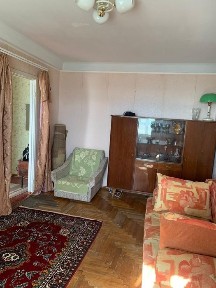 Терміново продається квартира на Олімпійській. Квартира на п'ятому поверсі, п'ятиповерхового будинку. Тепла та затишна.