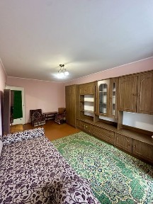 Продаж 1 кімнатної • Середній поверх • Зручний район •