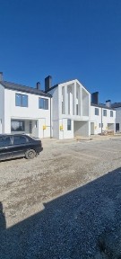 Продаж таунхаусів в районі Військбуду навпроти парка Олек