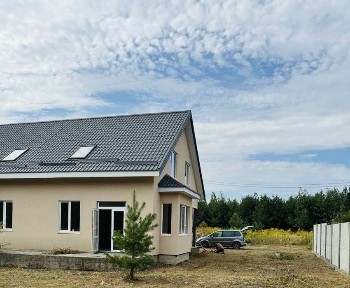 Продам 1/2 дома (дуплекс) в с. Малютянка