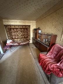 Продається на кольце Косіора 2 кімнатна квартира.