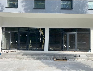 Оренда фасадного приміщення 61м2 вул. Миколайчука 2.
