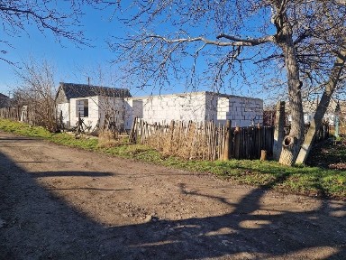 Продам участок с коммуникациями + коробка дома