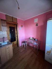 Продам велику трикімнатну квартиру