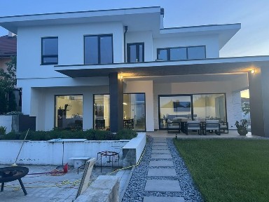 Продаж VIP будинку 300 м2 в с. Солонка