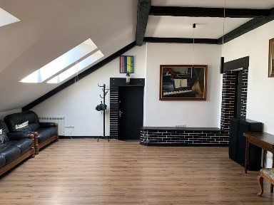 Оренда просторої 2-кімнатної квартири-студіо (120 м²), вул. Костянтинівська, 34 Без комісії від власника.