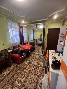 Продам будинок з ремонтом та земельною ділянкою