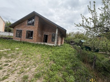 Продаж будинку Лезневе