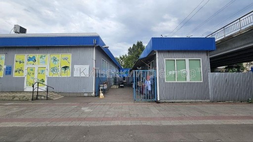 Продаж торгівельного приміщення 460 кв. м, пр-т. Шухевича 30