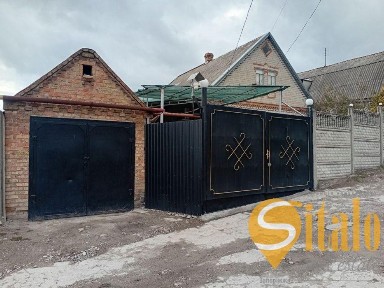 Продається затишний будинок у тихому районi мiста (045)