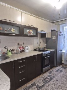 Продам 2х комн чешка у. Ан. Божка 3/9-эт полный ремонт мебель техника!