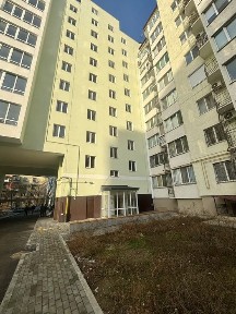 Продам двокімнатну квартиру в новобудові Центр міста