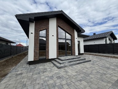 Продаж будинку з дизайнерським ремонтом та газом у с. Боратин