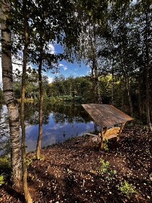 Сховатись у лісі із вудочкою на озері? Хатинка в лісі. Гори. Водоспади. Струмок. Озеро. Риболовля. Чан. Без сусідів. 2-8 осіб.