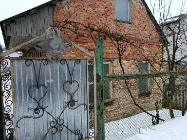 Продається ділянка з будинком