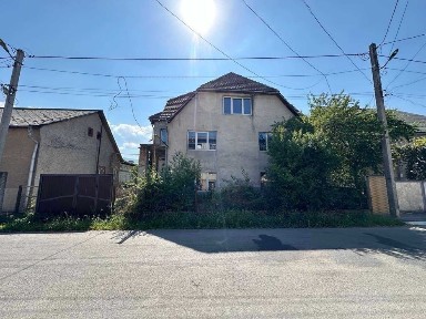 Продається будинок в м. Тячів