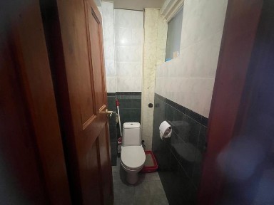 Сталіна, Коблевська, 3 роздільні кімнати, є місце для машинии, ж/б перекриттям, жиле