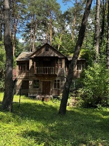 Будинок із сауною, банею та басейном біля річки