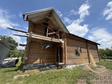 Продаж будинку зі зруба на ділянці під інд. будівництво по вул. Надійна
