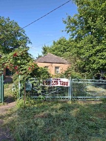 Продаж цегляного будинку з ділянкою та госп. спорудами. Центр