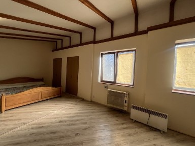 Оренда великоі кухні-студіі в центрі