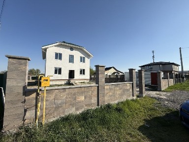 Зазим'я | 226 м² | 14 соток | Газ | Цокольний поверх | Центр села | Асфальт | Сусіди |